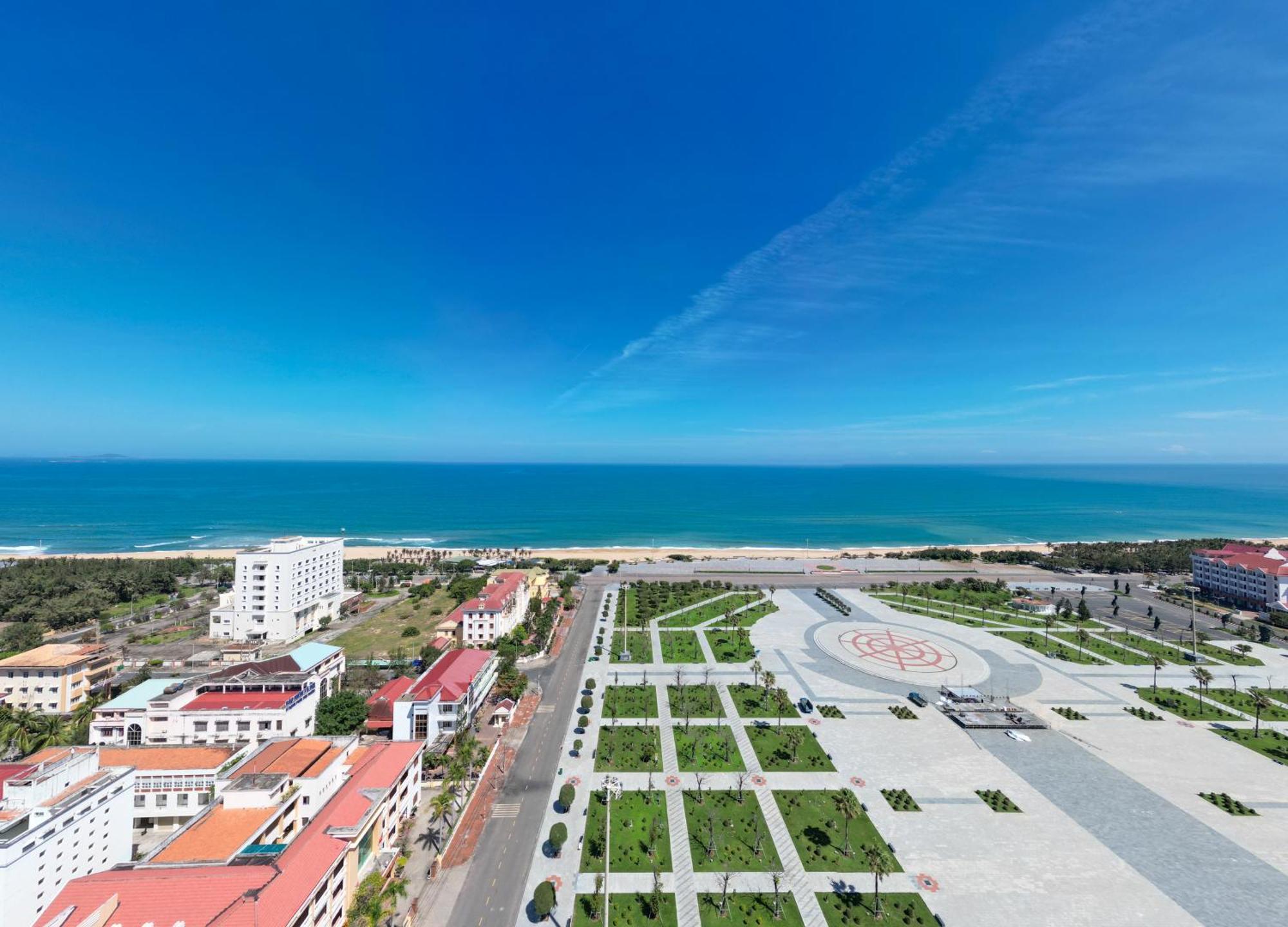 Wink Hotel Tuy Hoa Beach - 24Hrs Stay & Rooftop Pool Bar 外观 照片